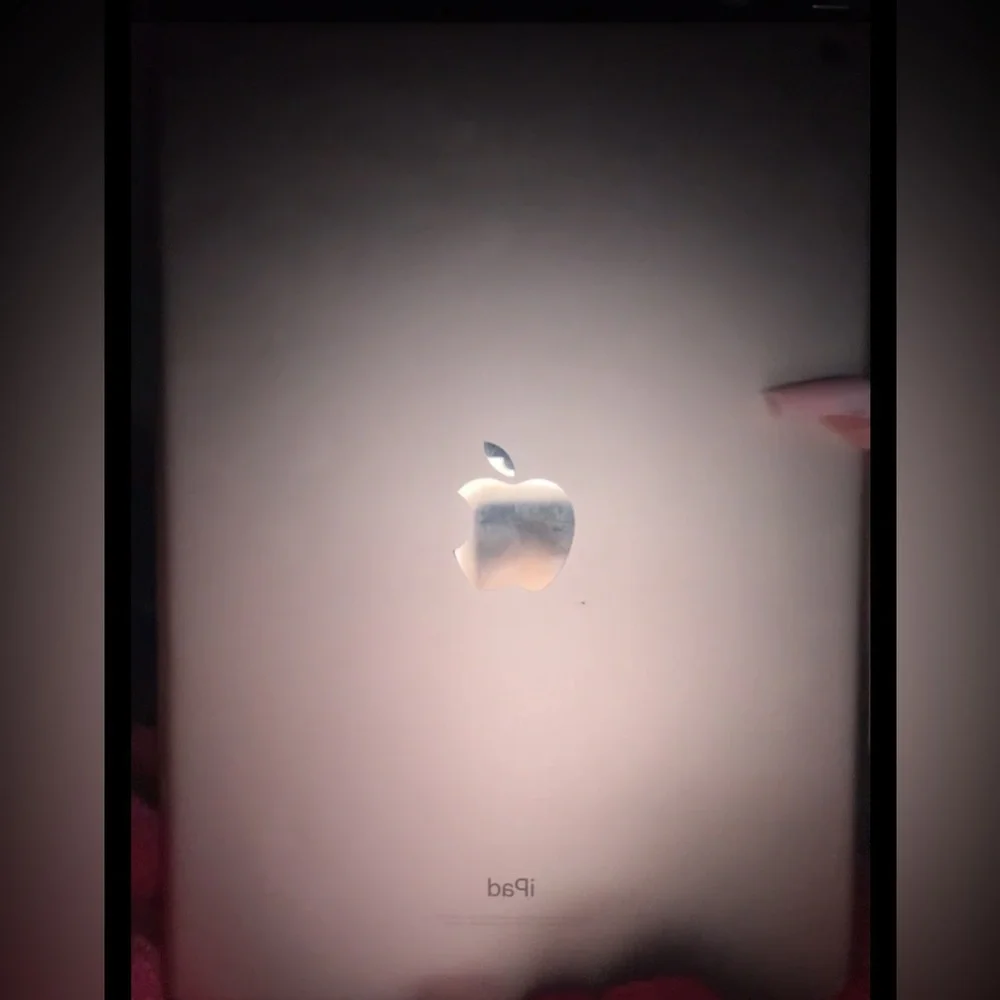 Gold tablet 128GB Hardly Used No Cracks